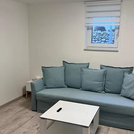 Apartment Awad's White Rust