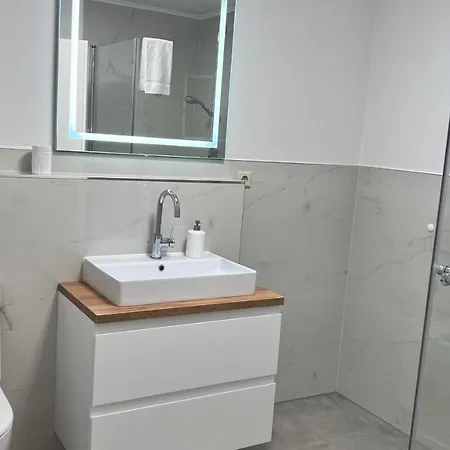 Awad's White Apartament *