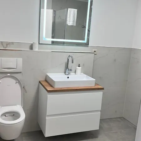 Awad's White Apartament Rust