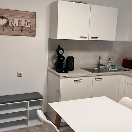 Awad's White Apartament